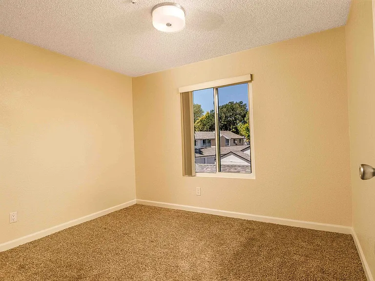 Creekside Village Apartments — Photo 12