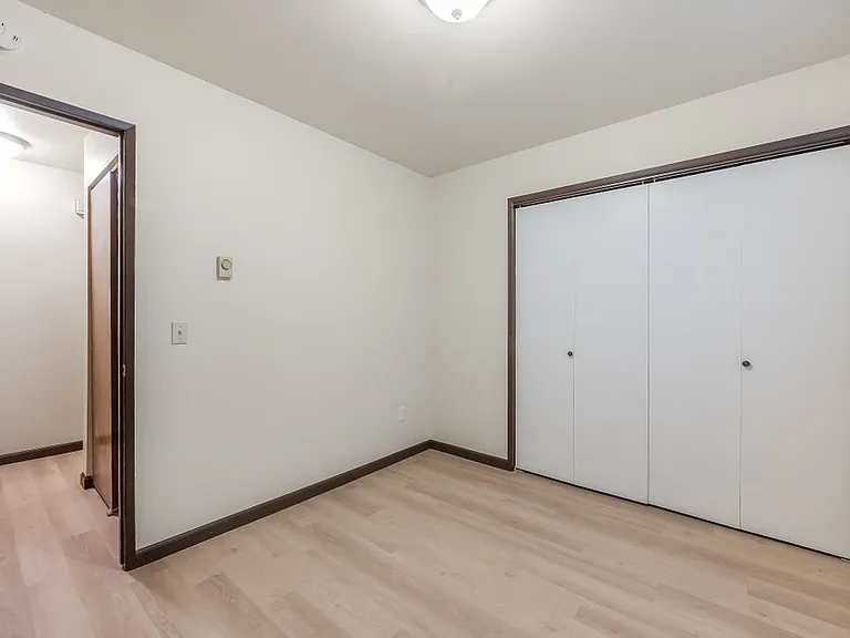 730 E Gregory Ln — Photo 18