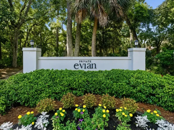 70 Shipyard Dr APT 109, Hilton Head Island, SC 29928