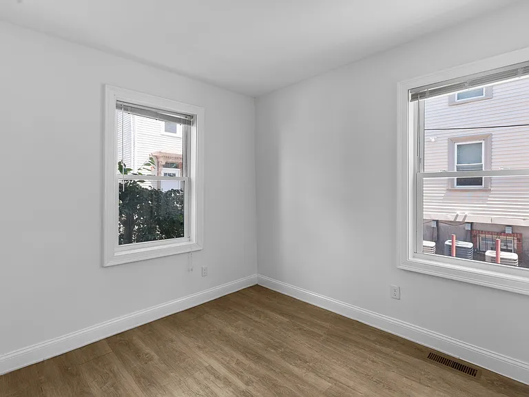 10 Trenton St — Photo 40