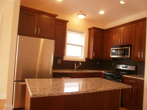 3rd image of 2332 N Greenview Ave #30