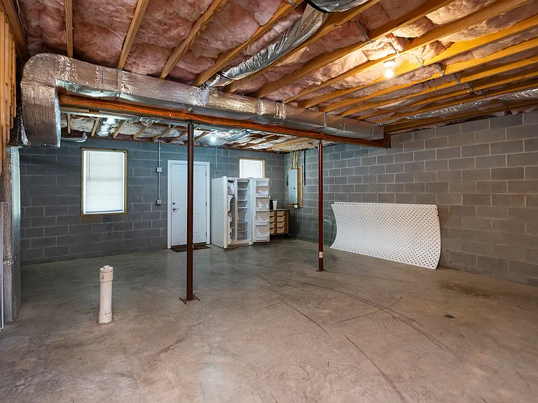 205 College Cir — Photo 58