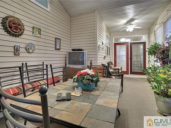 4th image of 406 Monticello Ln