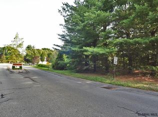 43 Parkford Dr, Halfmoon, NY 12065