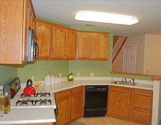 3rd image of 406 Lawnview Way