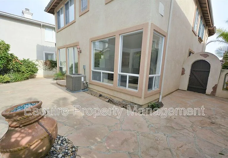 2861 Golf Villa Way — Photo 32