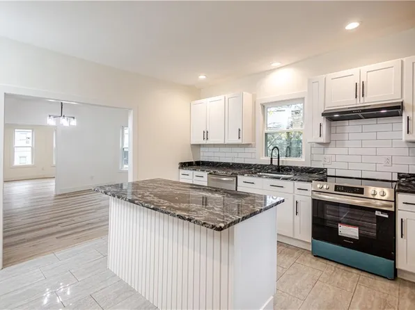 7 Florence St, Putnam, CT 06260