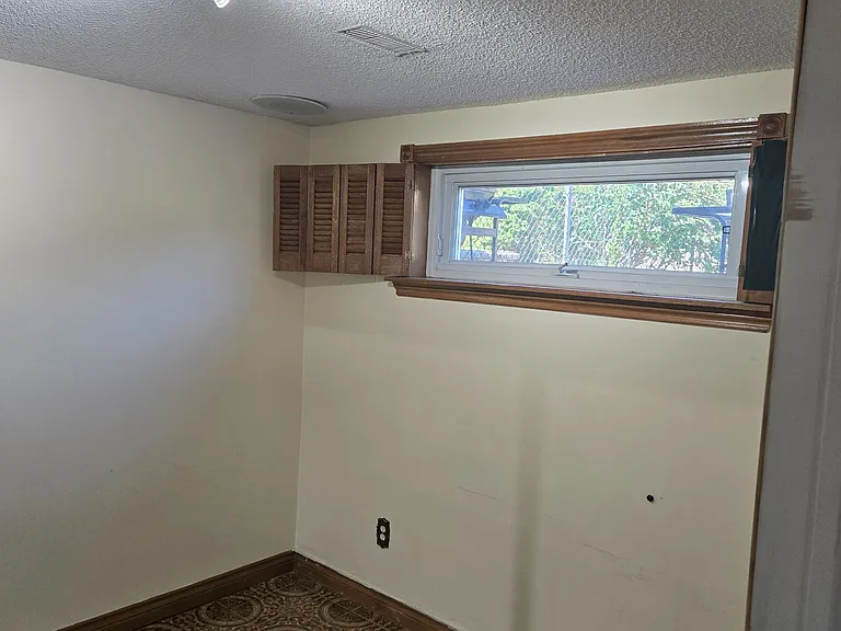 60 Albany Dr — Photo 6