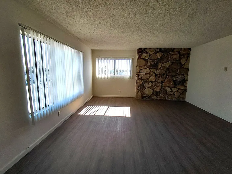 2620 Linden Ave #3 — Photo 3