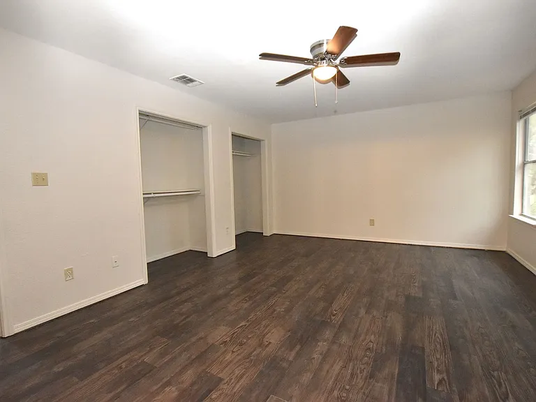 921-923 Sagewood Trl — Photo 9