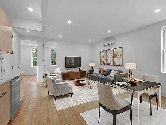 2nd image of 213 Montrose Ave #2