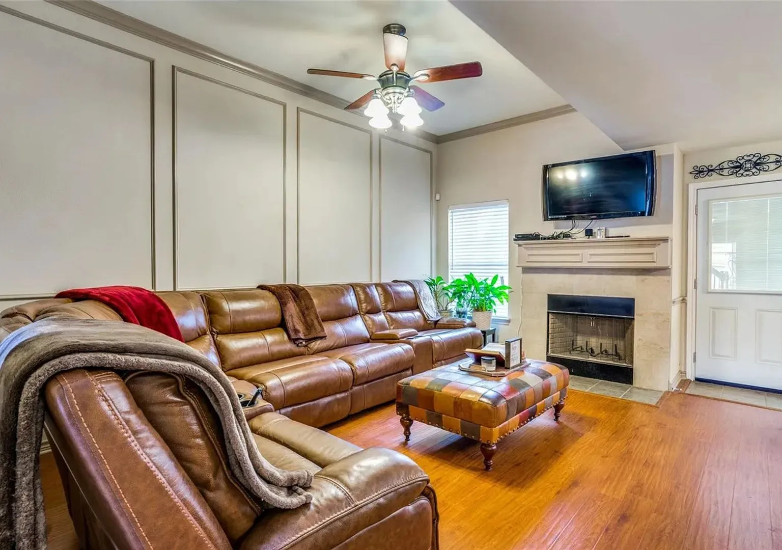 Spacious 4BR 2.5 Bath TownHouse in Euless — Photo 4