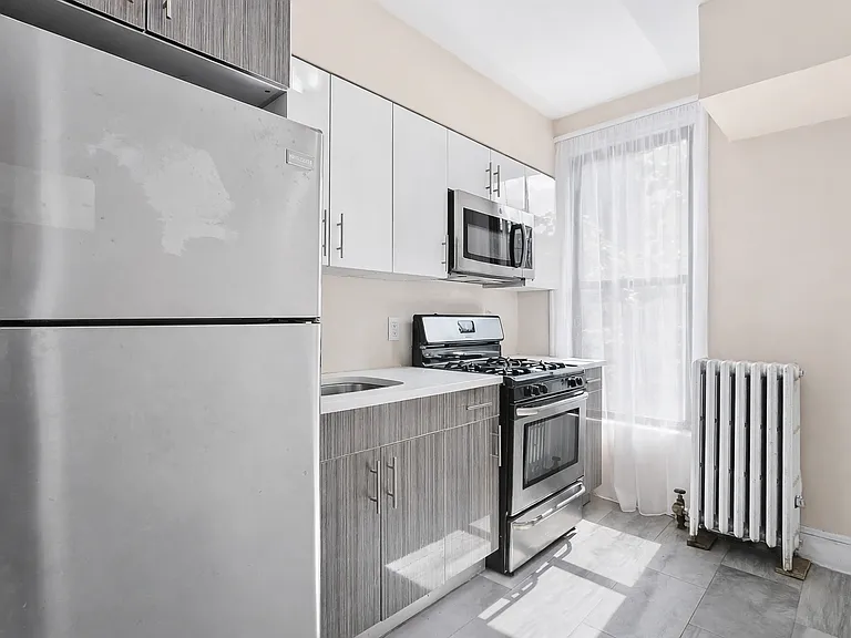 461 4th Ave #2 — Photo 3