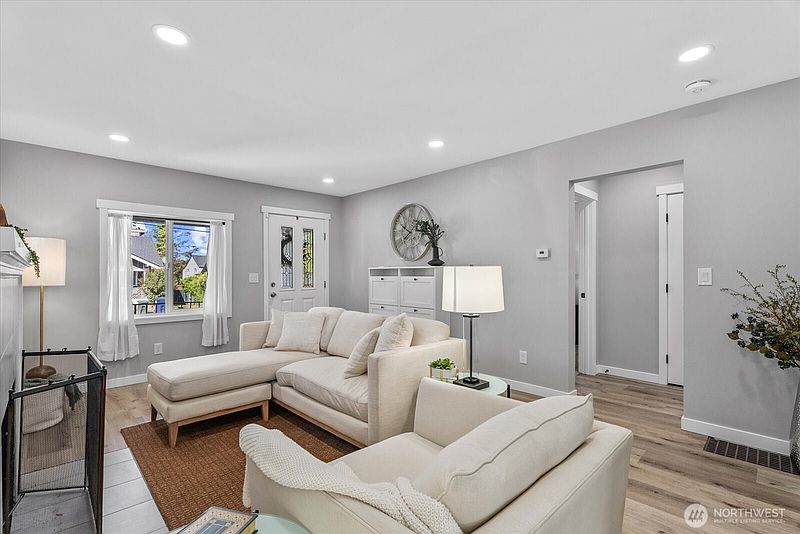 3rd image of 1020 S 43rd Street