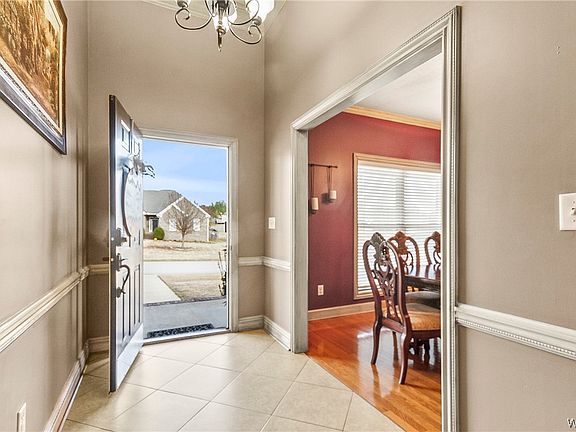 3rd image of 13914 Darden Ave