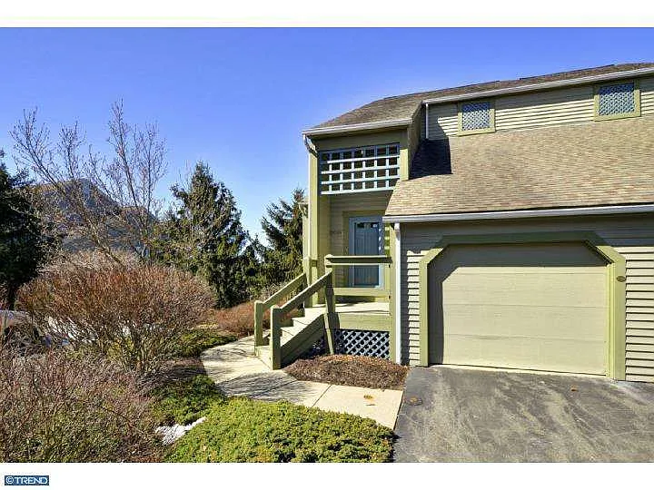 2029 Meadow Gln photo 1