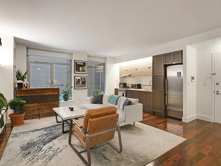 21 E 1st St #301 — Photo 4