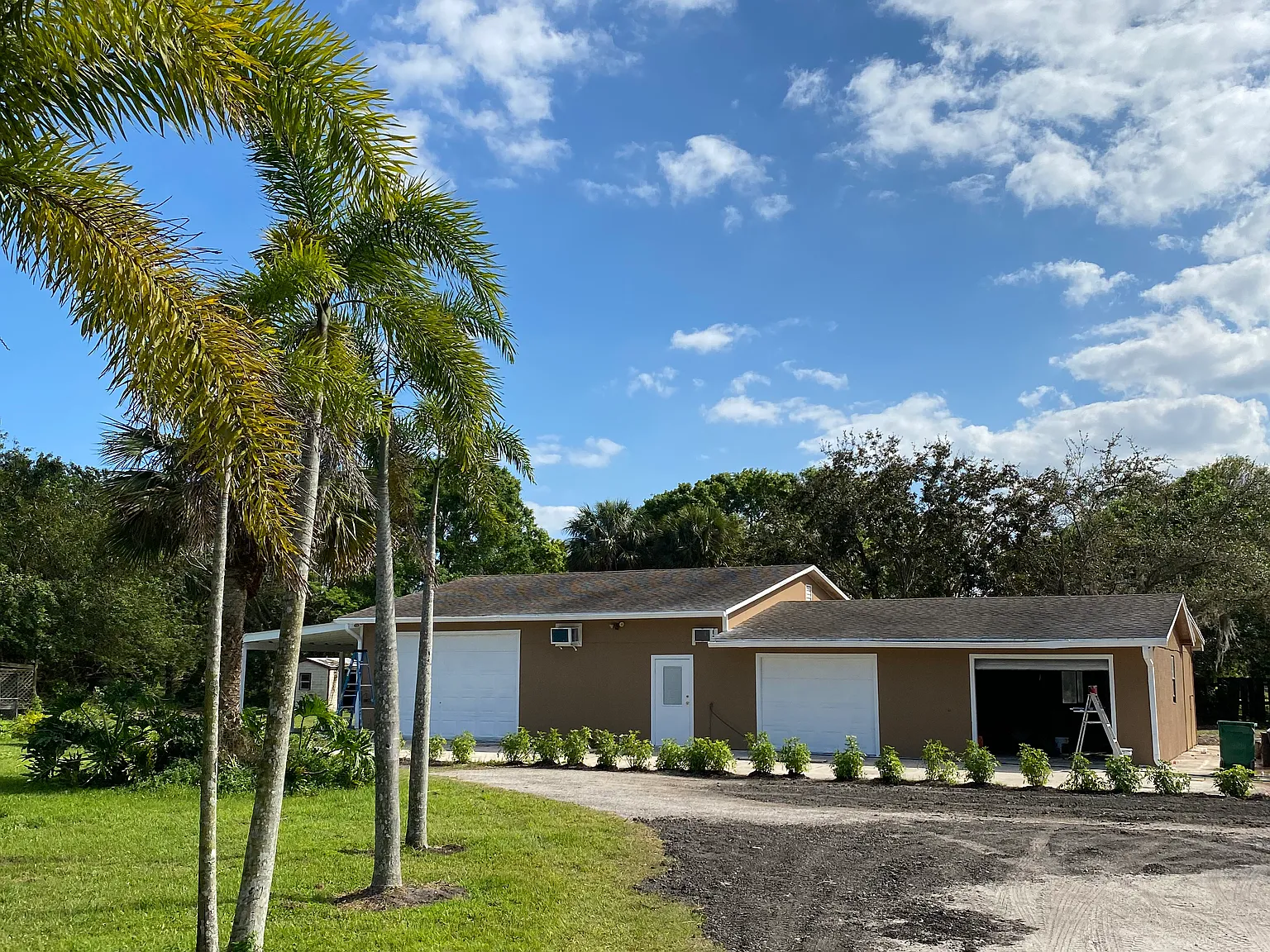 4 bed, 5650 sqft, $4,000 — Photo 1