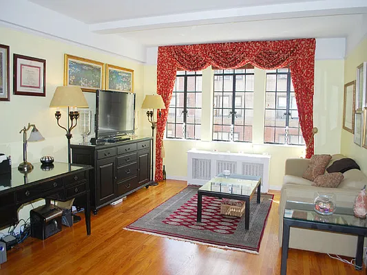 Sold by Sotheby's International Realty | media 18