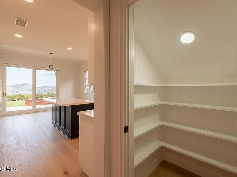 2390 Crombie Ct — Photo 17
