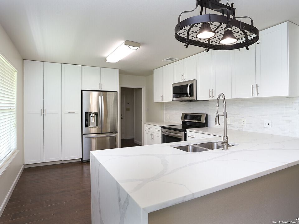 2nd image of 102 Stonegate N