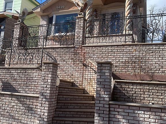 2nd image of 9429 Park Lane S