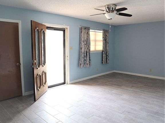 3rd image of 807 E Louisiana Ave
