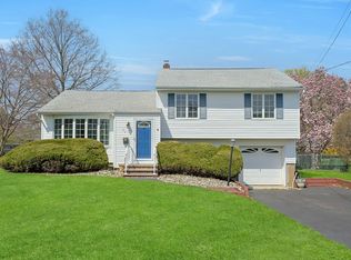 92 Moehring Dr, Blauvelt, NY 10913
