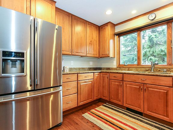 4th image of 7215 Glouchester Dr