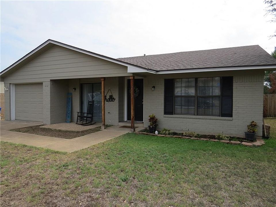 1st image of 2112 Skylark Dr