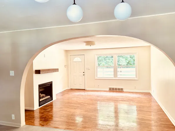 1110 Spitler Park Dr, Mt Zion, IL 62549