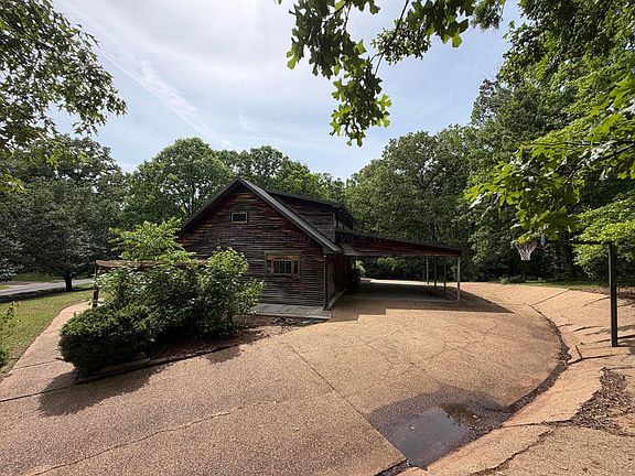2nd image of 180 Northwoods Rd