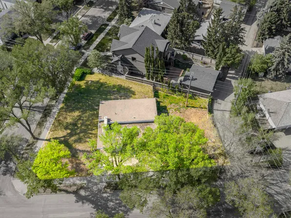 9788 146th St NW, Edmonton, AB T5N 2Z4
