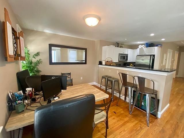 1st image of 613 E 7th St #1