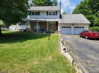 32 Wolfe Dr, Wanaque, NJ 07465