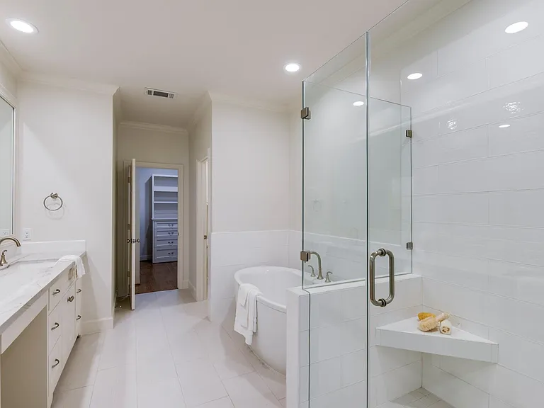 5144 Chevy Chase Dr — Photo 22