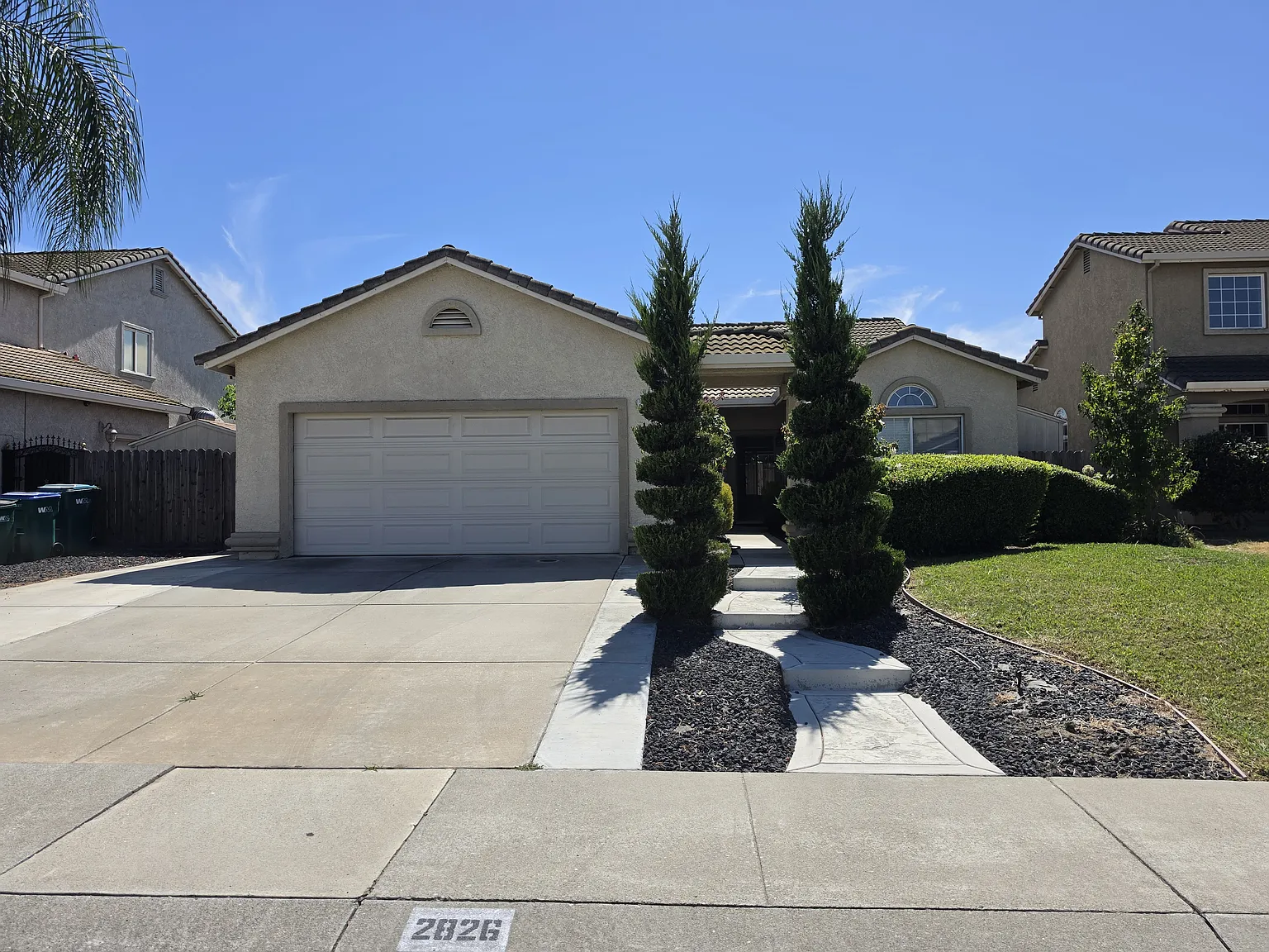 4 bed, 1860 sqft, $2,600 — Photo 1