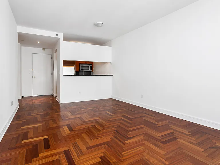220 Riverside Blvd #7S — Photo 3