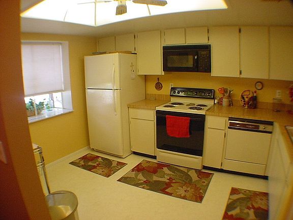 2nd image of 900 Maclaren Dr N