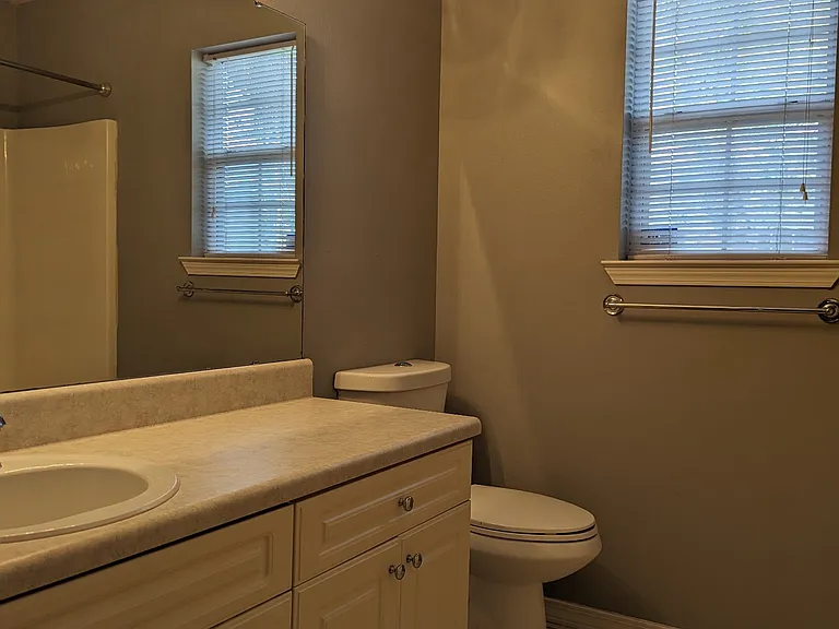 832 Fairview Dr — Photo 6