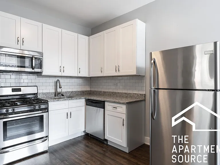 1922 N Wilmot Ave #1 — Photo 2
