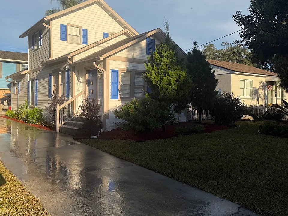 1004 N Fern Creek Ave