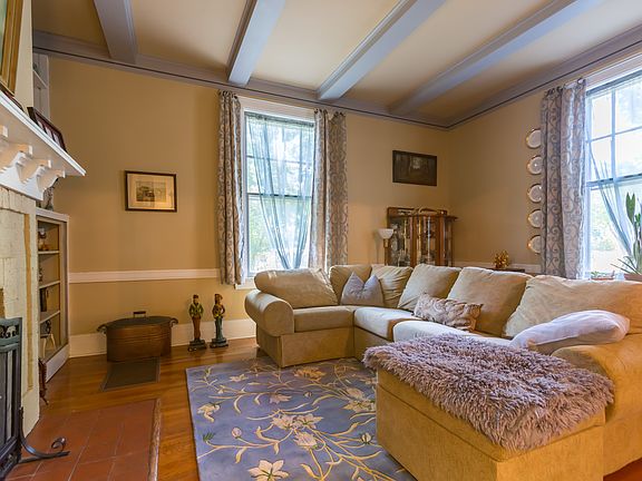 4th image of 8 Riverview Pl