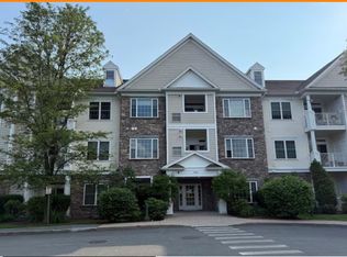 1000 Albion Rd #206, Bedford, MA 01730