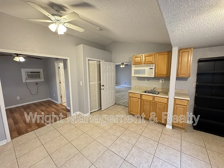 545 Pine St — Photo 15