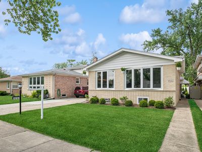 4546 Howard St, Skokie, IL, 60076