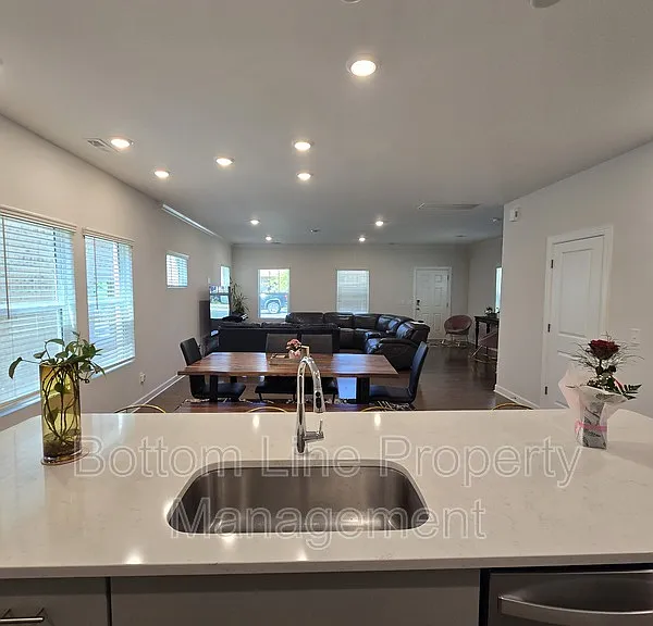 1221 Colgher St — Photo 18