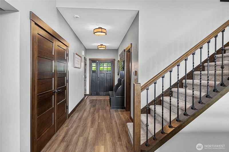 5th image of 1348 Larkspur Street