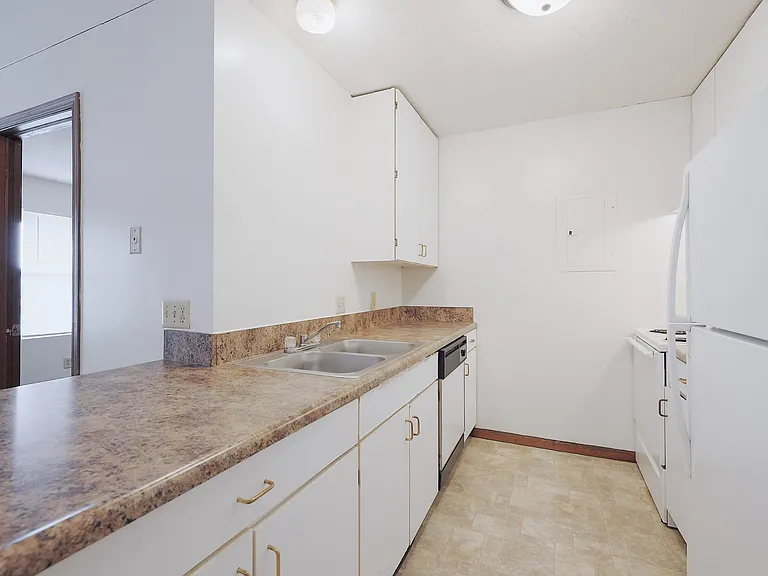 2221 S Street — Photo 31