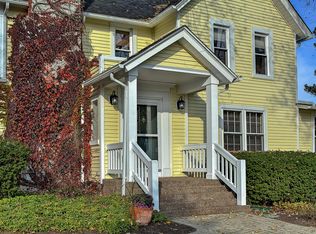 133 Colony Dr, Inverness, IL 60010